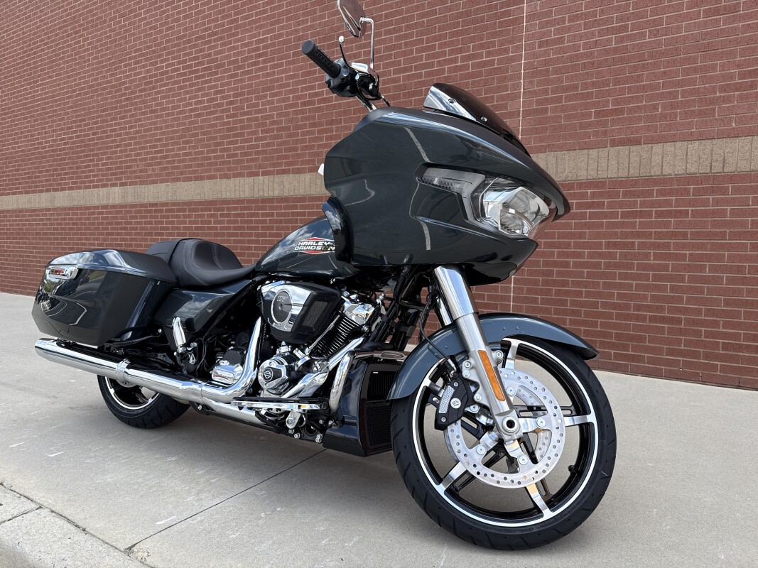FLTRX 2025 Road Glide - Photo 2