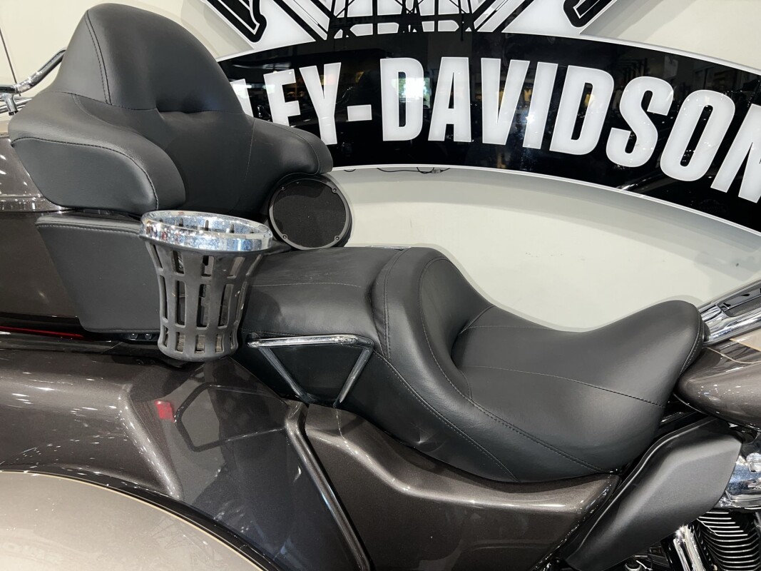 2023 Harley-Davidson Tri Glide Ultra FLHTCUTG - Photo 6