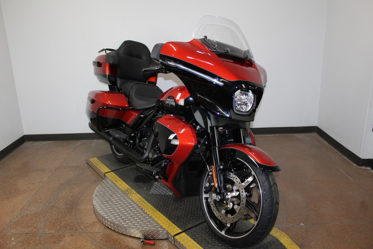Harley-Davidson Street Glide Ultra 2025 FLHXU 84603047 WHISKY FIRE/BLK W/ PINSTRIP - Photo 2