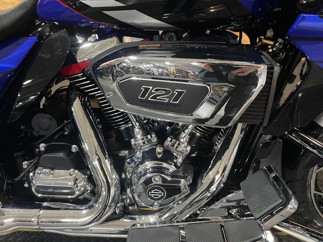 Harley-Davidson CVO Road Glide 2025 FLTRXSE BLUE STREAK - Photo 2