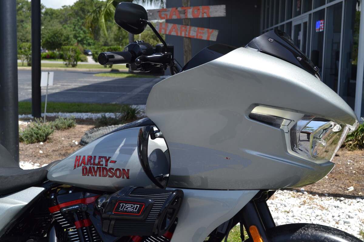 FLTRXSTSE 2025 CVO Road Glide ST - Photo 2