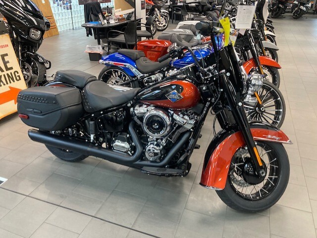 2025 Harley-Davidson Heritage Classic FLHC Whiskey Fire / Vivid Black w/Laced Wheels