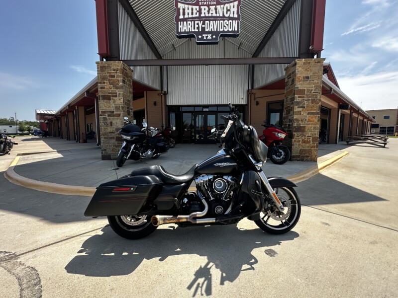 2016 Harley-Davidson<sup>®</sup> Street Glide® Special Black Denim