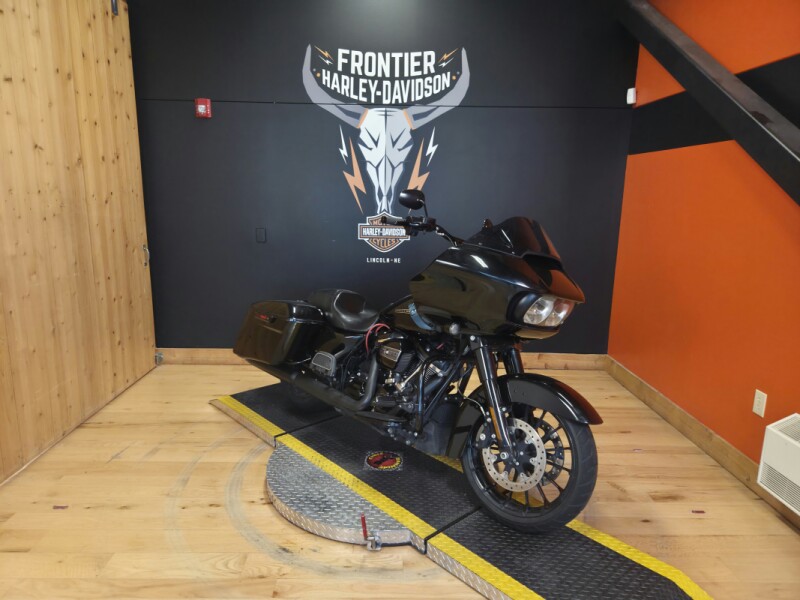 FLTRXS 2018 Road Glide<sup>®</sup> Special