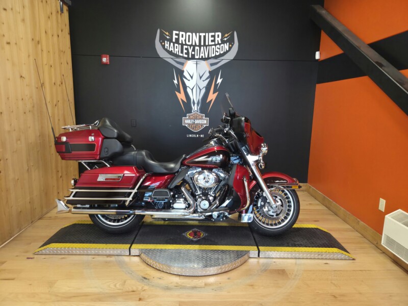  2012 FLHTCU103