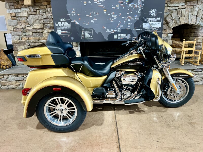 2017 FLHTCUTG - Tri Glide Ultra Classic