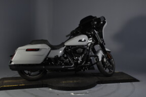 2024 Harley-Davidson® Street Glide® FLHX thumb 2