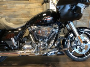 Harley-Davidson® Road Glide® 2025 FLTRX T52-25 Vivid Black thumb 2