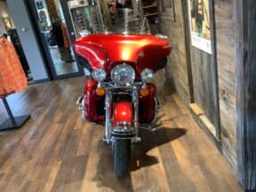 Harley-Davidson® Electra Glide® Ultra Classic® 2008 FLHTCU U834-08 Candy Red Sunglo thumb 3