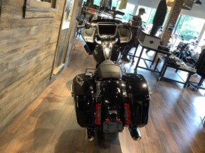 Harley-Davidson® Road Glide® 2025 FLTRX T52-25 Vivid Black thumb 0