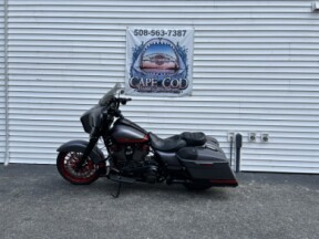 2020 Harley-Davidson® CVO™ Street Glide® Smoky Gray & Black Hole thumb 3