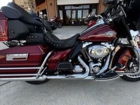 2010 Harley-Davidson<sup>®</sup> Electra Glide® Ultra Classic® Red Hot Sunglo thumb 3