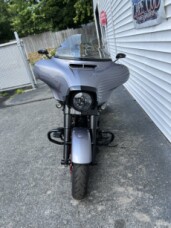 2020 Harley-Davidson® CVO™ Street Glide® Smoky Gray & Black Hole thumb 2