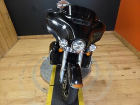 FLHTCU 2015 Electra Glide<sup>®</sup> Ultra Classic<sup>™</sup> thumb 3