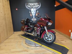 FLTRU 2017 Road Glide<sup>®</sup> Ultra thumb 0