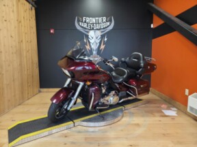 FLTRU 2017 Road Glide<sup>®</sup> Ultra thumb 2