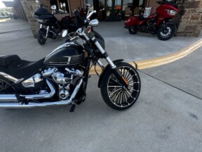 2023 Harley-Davidson® Breakout® Black Denim thumb 2