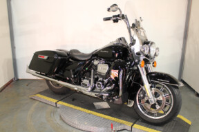 2017 Harley-Davidson Police Road King FLHP thumb 1