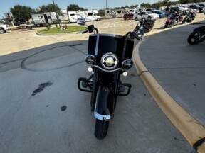 2020 Harley-Davidson® Heritage Classic 114 Vivid Black thumb 0