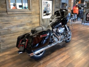 Harley-Davidson® Road Glide® 2025 FLTRX T52-25 Vivid Black thumb 1