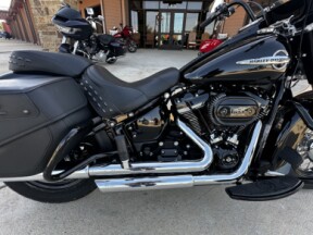 2020 Harley-Davidson® Heritage Classic 114 Vivid Black thumb 3