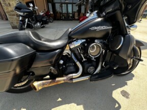 2016 Harley-Davidson<sup>®</sup> Street Glide® Special Black Denim thumb 3