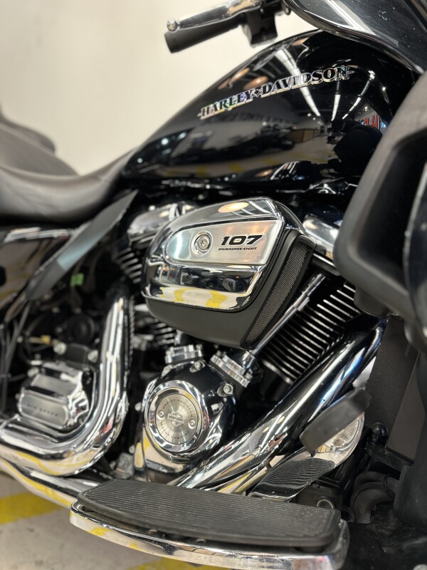 2018 Harley-Davidson Ultra Limited Vivid Black - Photo 5