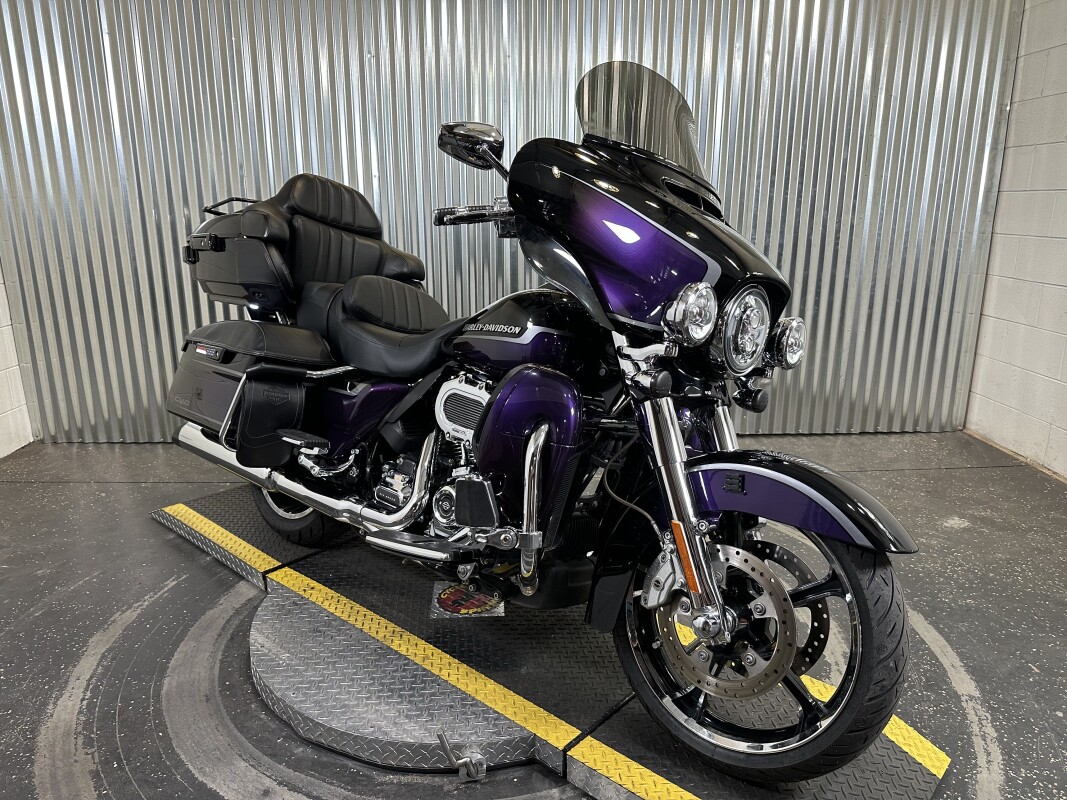 2021 Harley-Davidson CVO Limited Royal Purple & Royal Black Fade - Photo 2