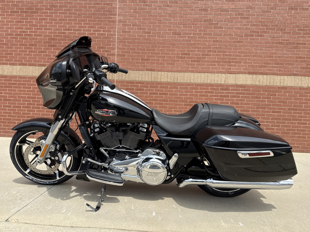 FLHX 2025 Street Glide - Photo 6