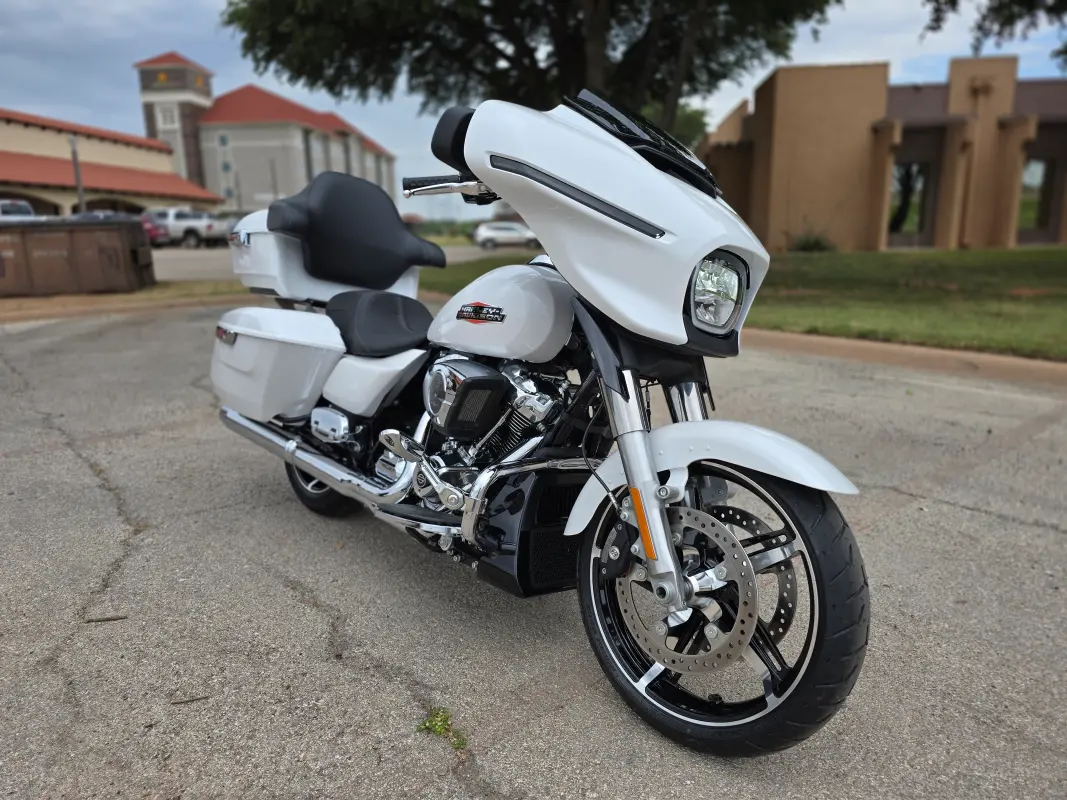 2024 Harley-Davidson Street Glide - Photo 2
