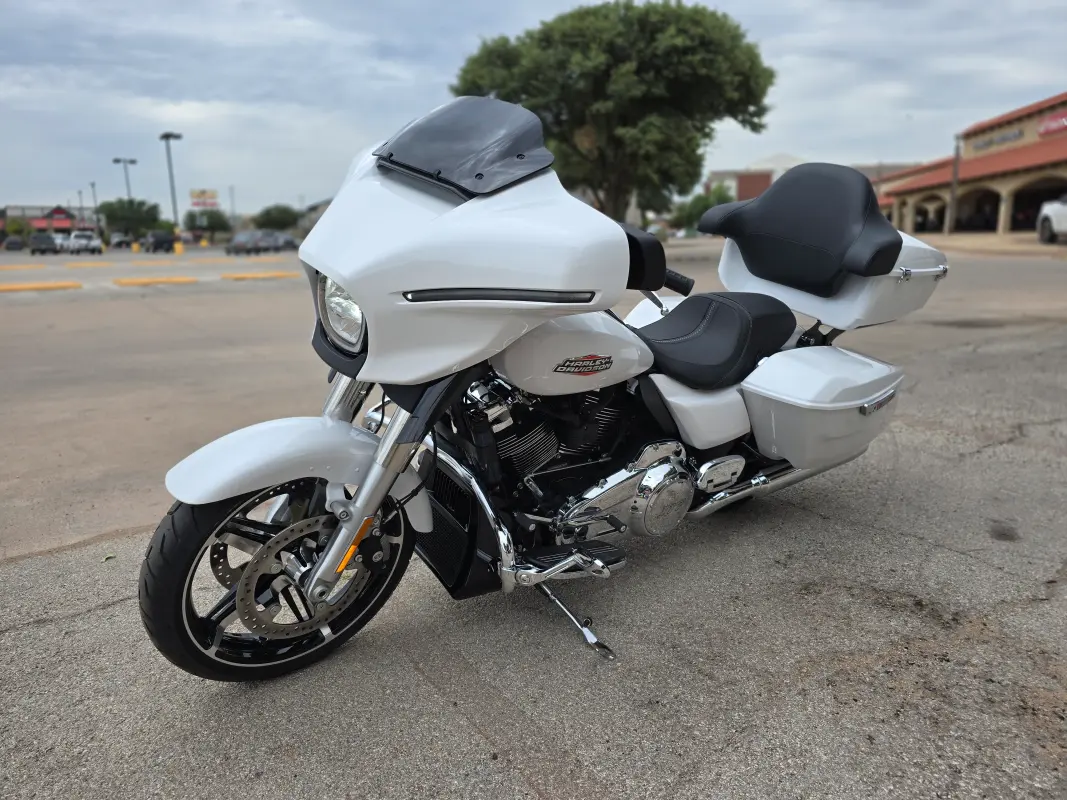 2024 Harley-Davidson Street Glide - Photo 4