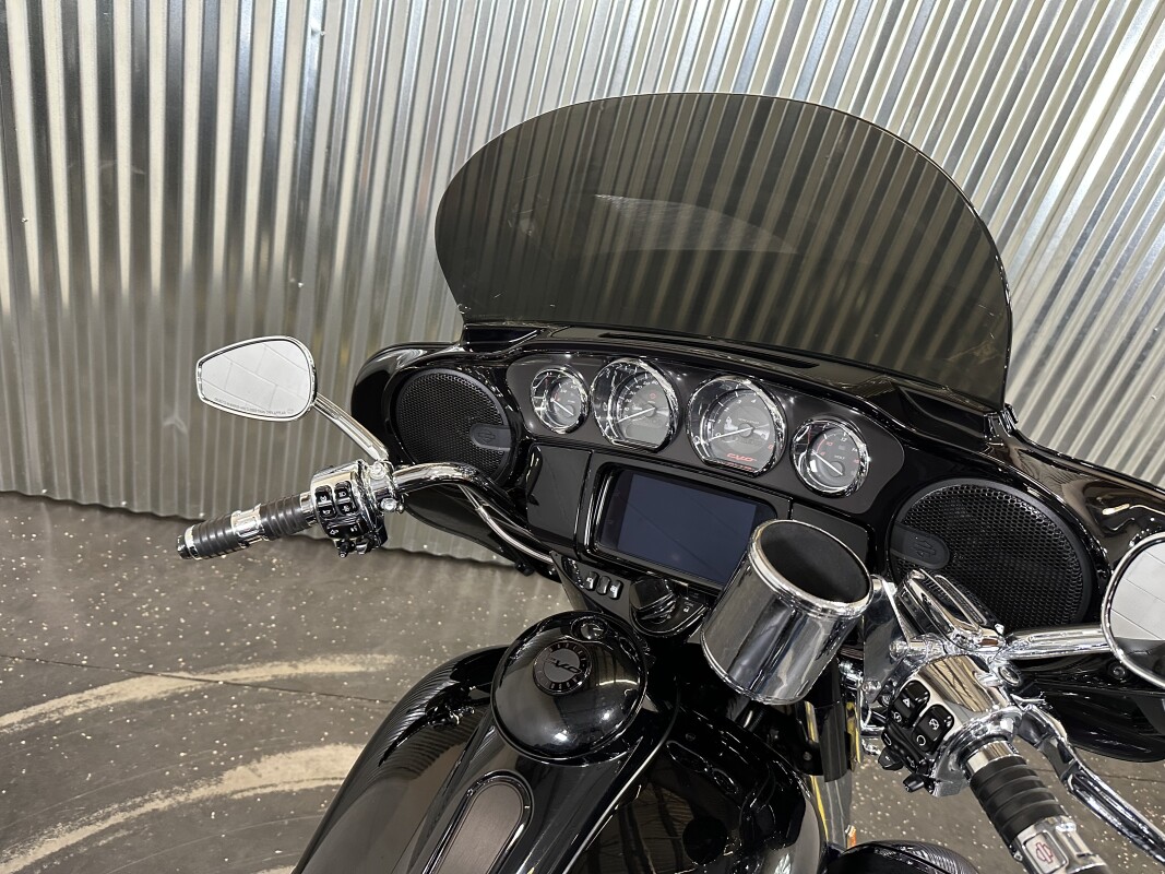 2021 Harley-Davidson CVO Limited Royal Purple & Royal Black Fade - Photo 9