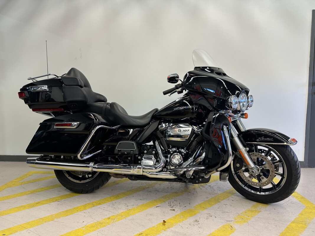 2018 Harley-Davidson Ultra Limited Vivid Black