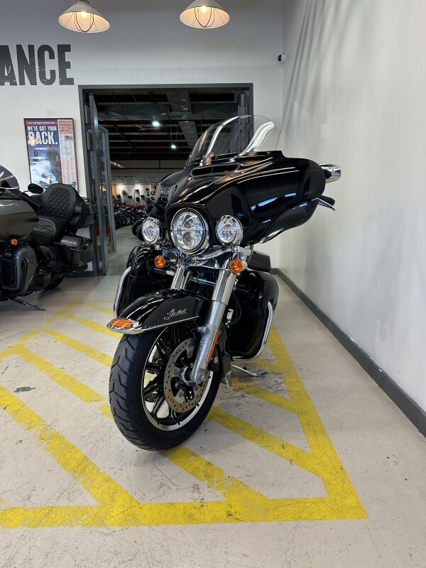 2018 Harley-Davidson Ultra Limited Vivid Black - Photo 2