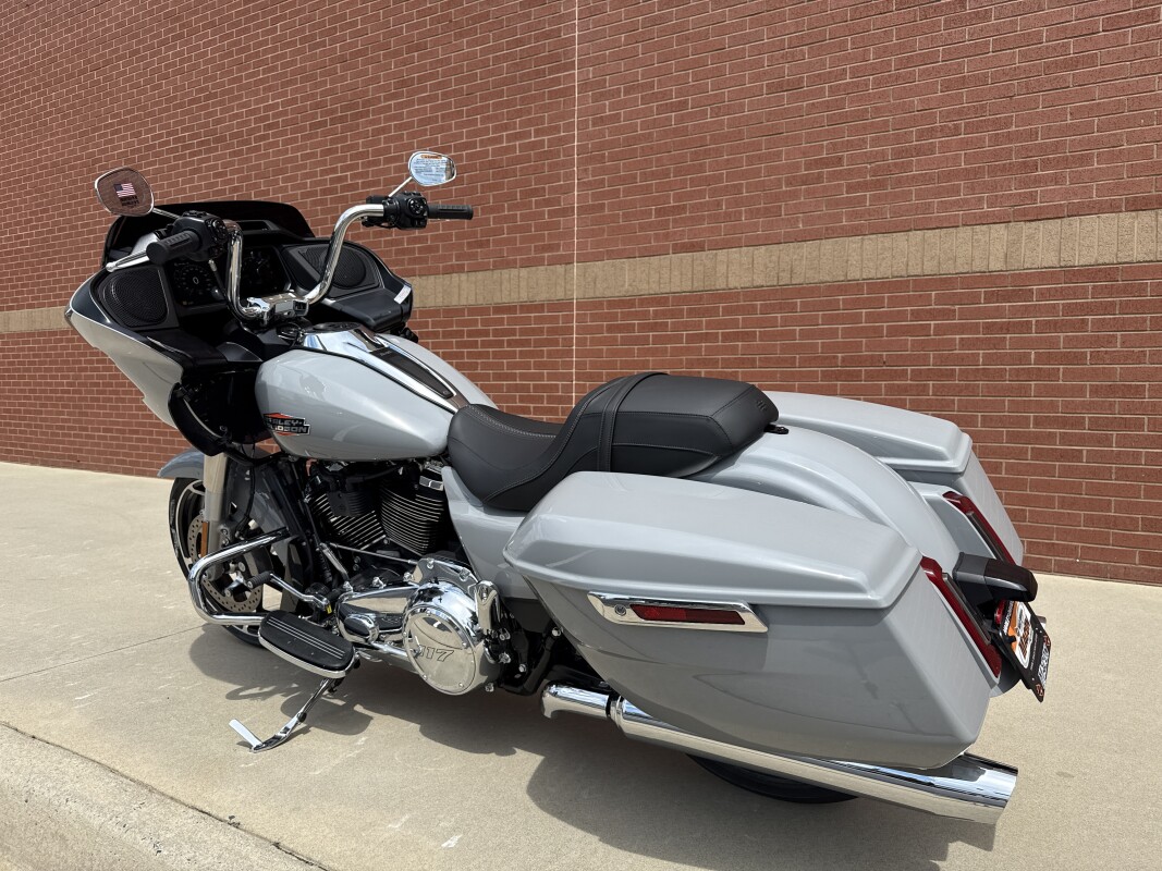 FLTRX 2025 Road Glide - Photo 8