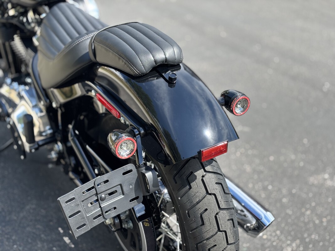 2025 Harley-Davidson Street Bob Vivid Black w/Laced Wheels - Photo 9