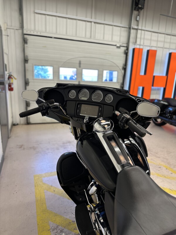 2018 Harley-Davidson Ultra Limited Vivid Black - Photo 6