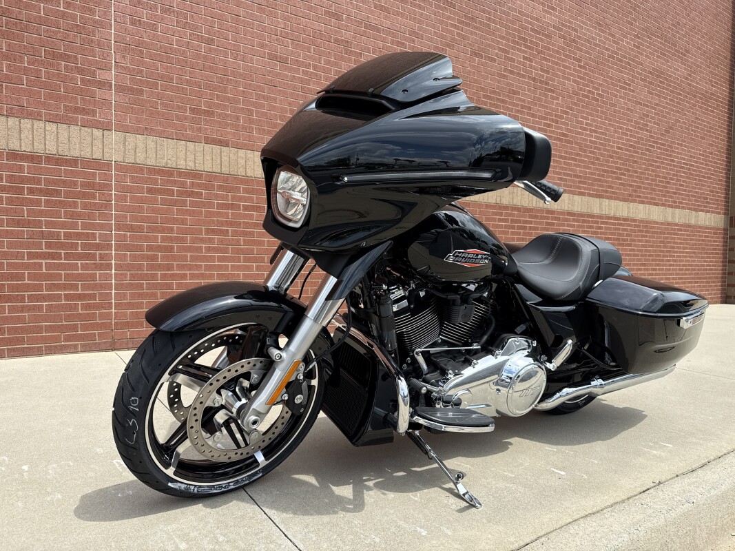 FLHX 2025 Street Glide - Photo 8