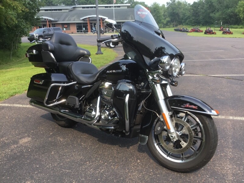 2018 Harley-Davidson® Ultra Limited Vivid Black