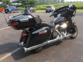 2018 Harley-Davidson® Ultra Limited Vivid Black thumb 1