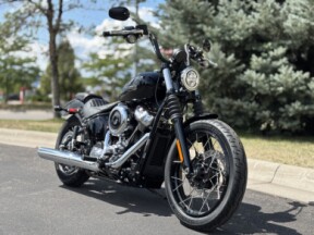 2025 Harley-Davidson® Street Bob® Vivid Black w/Laced Wheels thumb 3