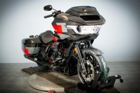 2025 Harley-Davidson® CVO™ Road Glide™ ST FLTRXSTSE thumb 2