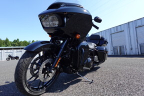 2024 Harley-Davidson® Road Glide™ Limited Vivid Black thumb 3