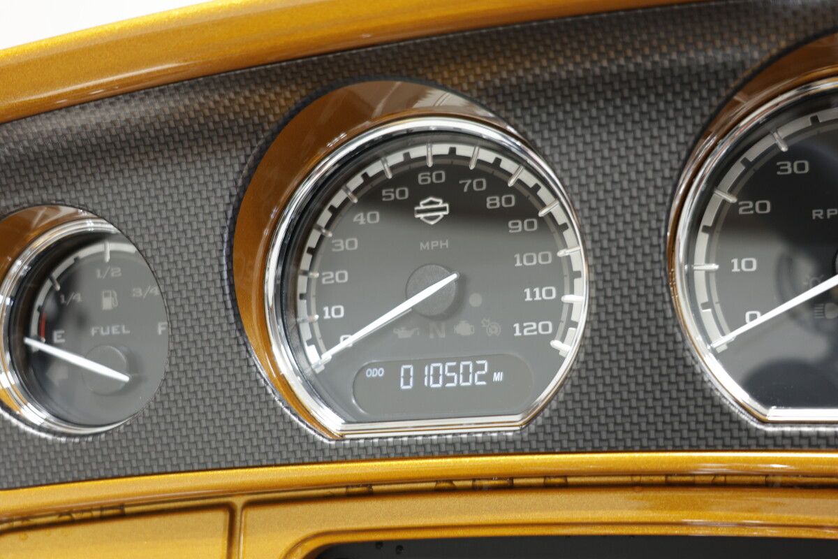 2015 Harley-Davidson FLHTKSE CVO Ultra Limited in Gold Rush and Carbon Dust with 10,502 miles - Photo 3