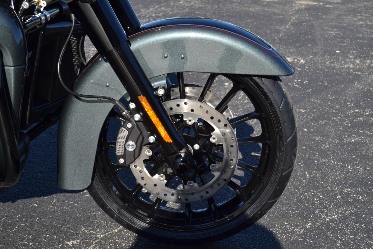 2025 Harley-Davidson Tri Glide Ultra - FLHTCUTG - Photo 3