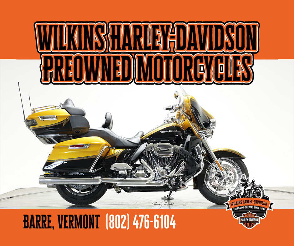 2015 Harley-Davidson FLHTKSE CVO Ultra Limited in Gold Rush and Carbon Dust with 10,502 miles - Photo 2
