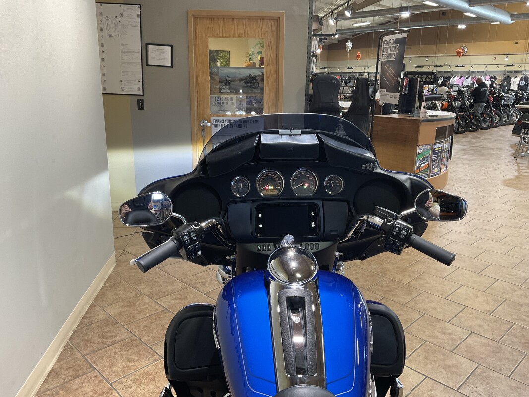 2024 Harley-DavidsonFLHTCUTG Tri Glide Ultra Blue Burst - Photo 6