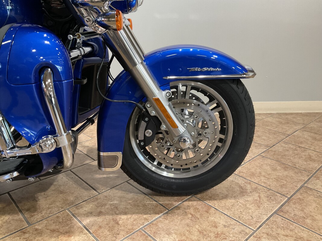 2024 Harley-DavidsonFLHTCUTG Tri Glide Ultra Blue Burst - Photo 7
