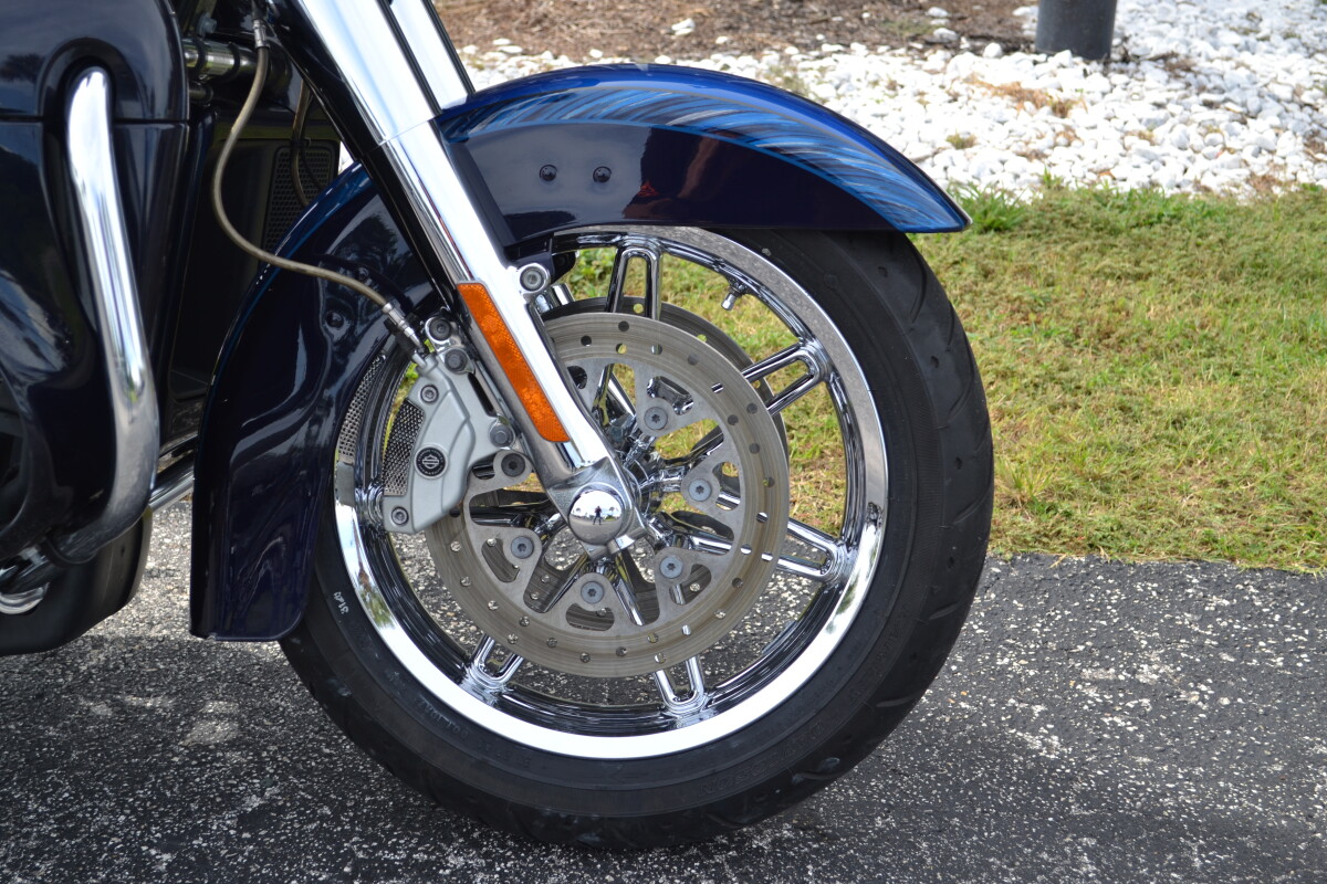 2014 Harley-Davidson CVO Electra Glide Ultra Limited - FLHTKSE - Photo 2