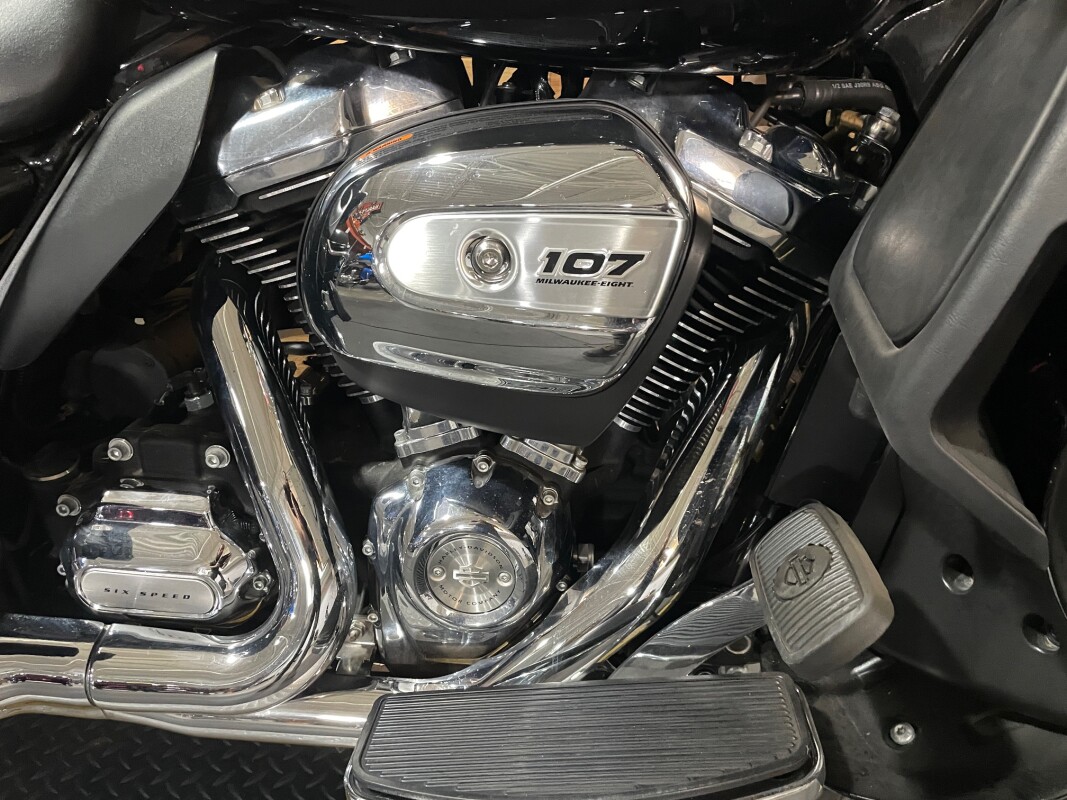 Harley-Davidson Ultra Limited 2018 FLHTK VIVID BLACK - Photo 2